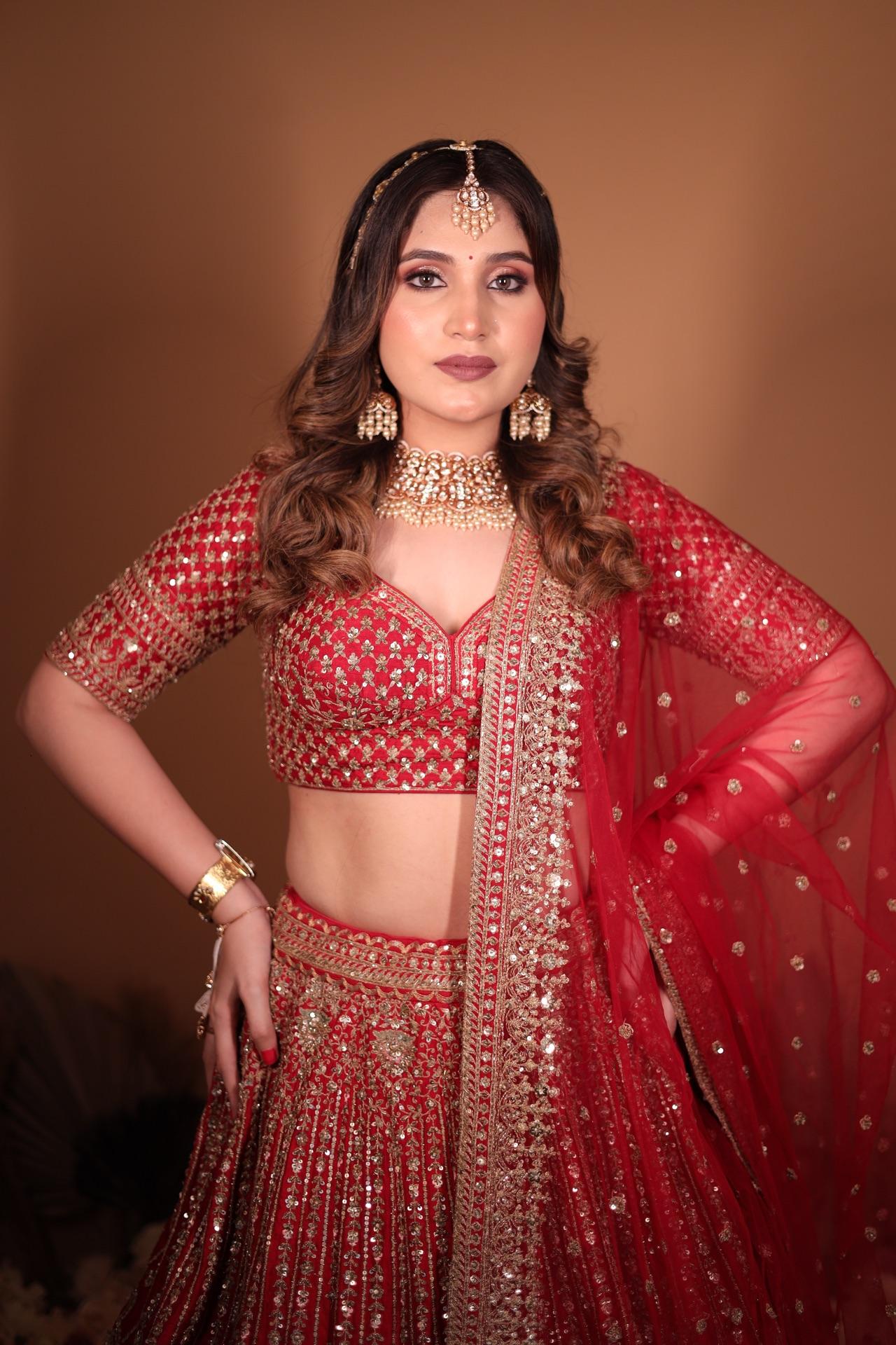 Hairstyling — Open/Curls